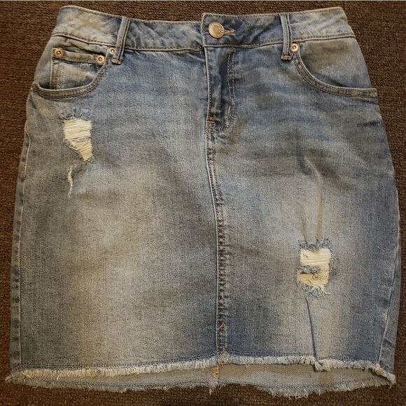 SIZE 3/4 MAURICES DISTRESSED DENIM MINI SKIRT - Picture 1 of 6